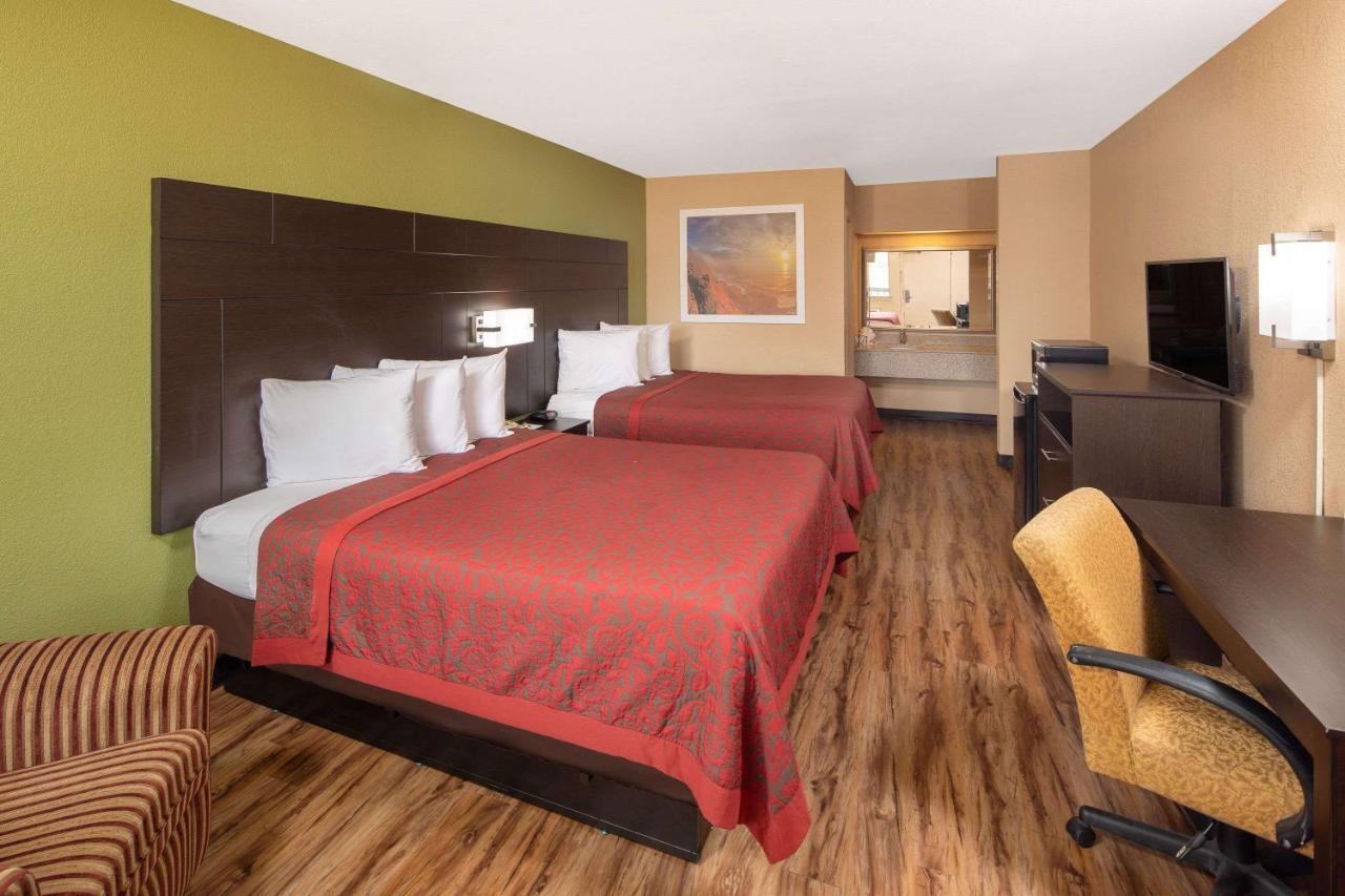 Days Inn By Wyndham Tupelo Bagian luar foto