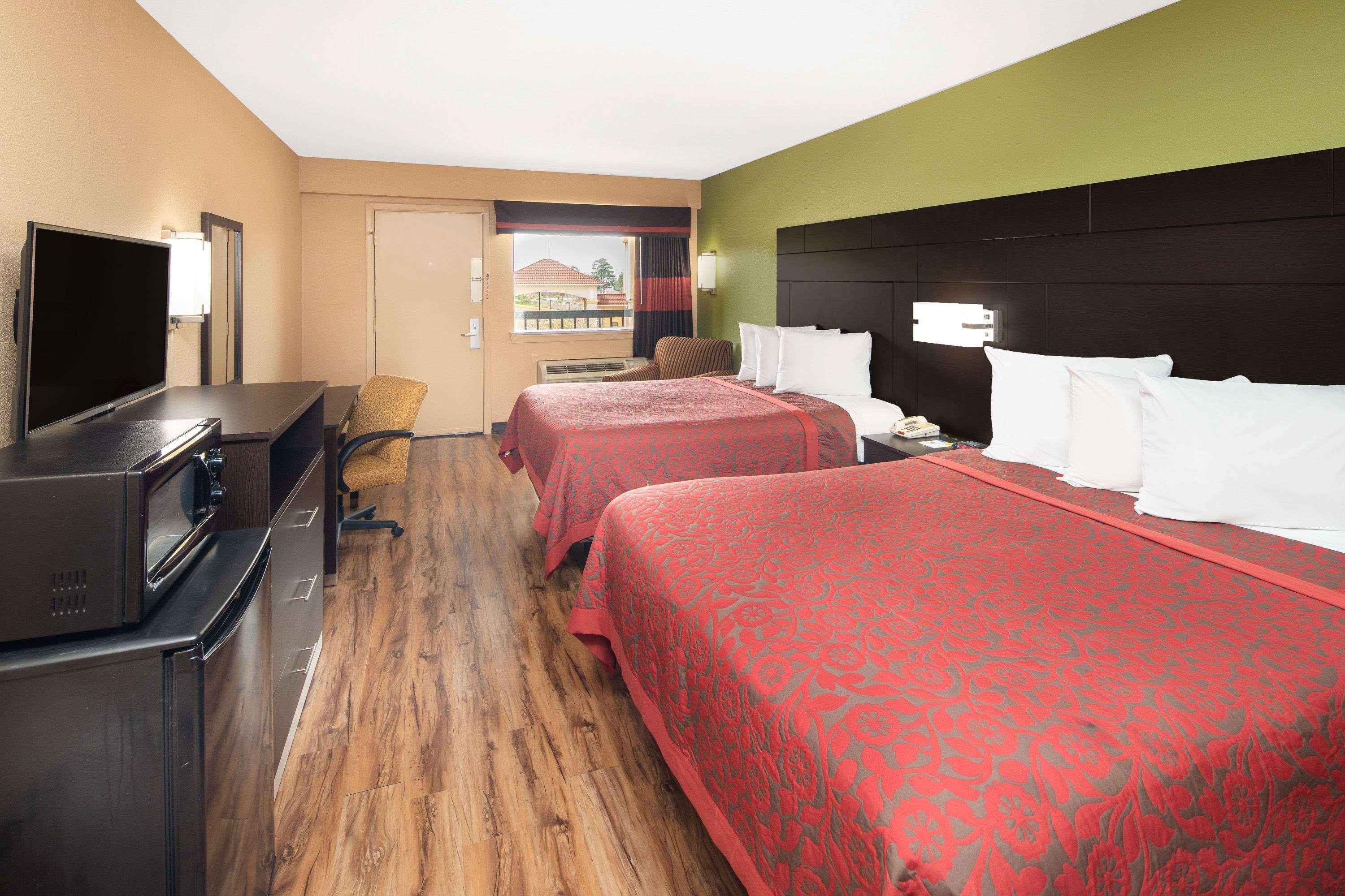 Days Inn By Wyndham Tupelo Bagian luar foto