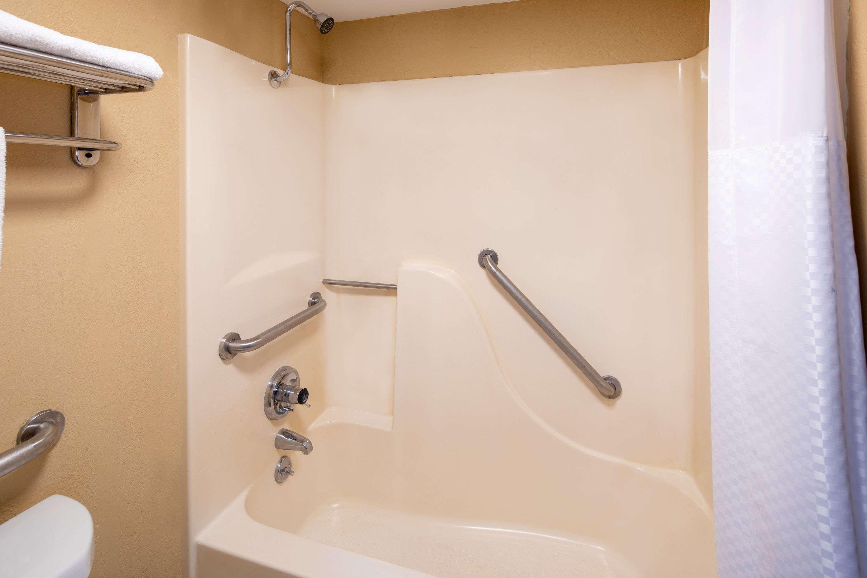 Days Inn By Wyndham Tupelo Bagian luar foto