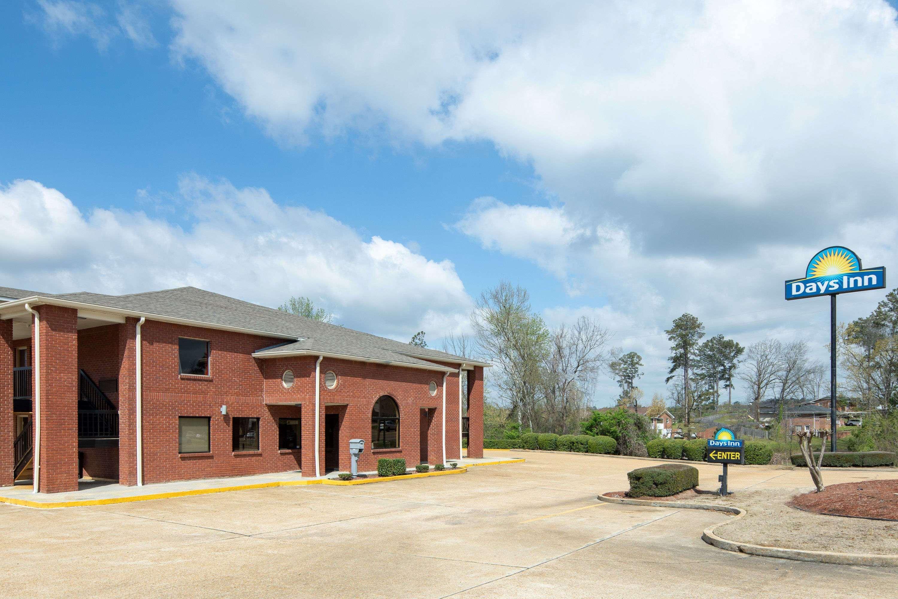 Days Inn By Wyndham Tupelo Bagian luar foto