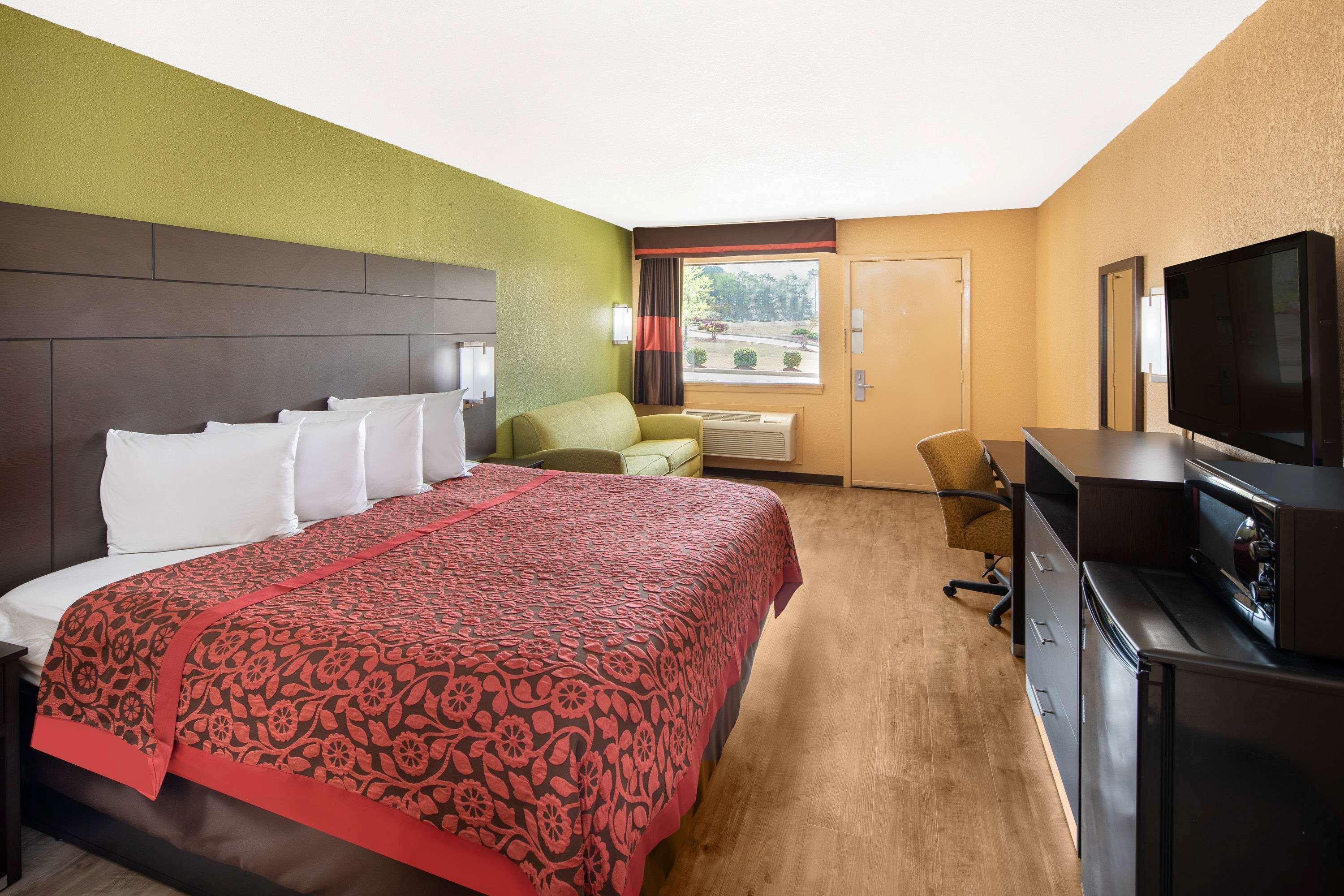 Days Inn By Wyndham Tupelo Bagian luar foto
