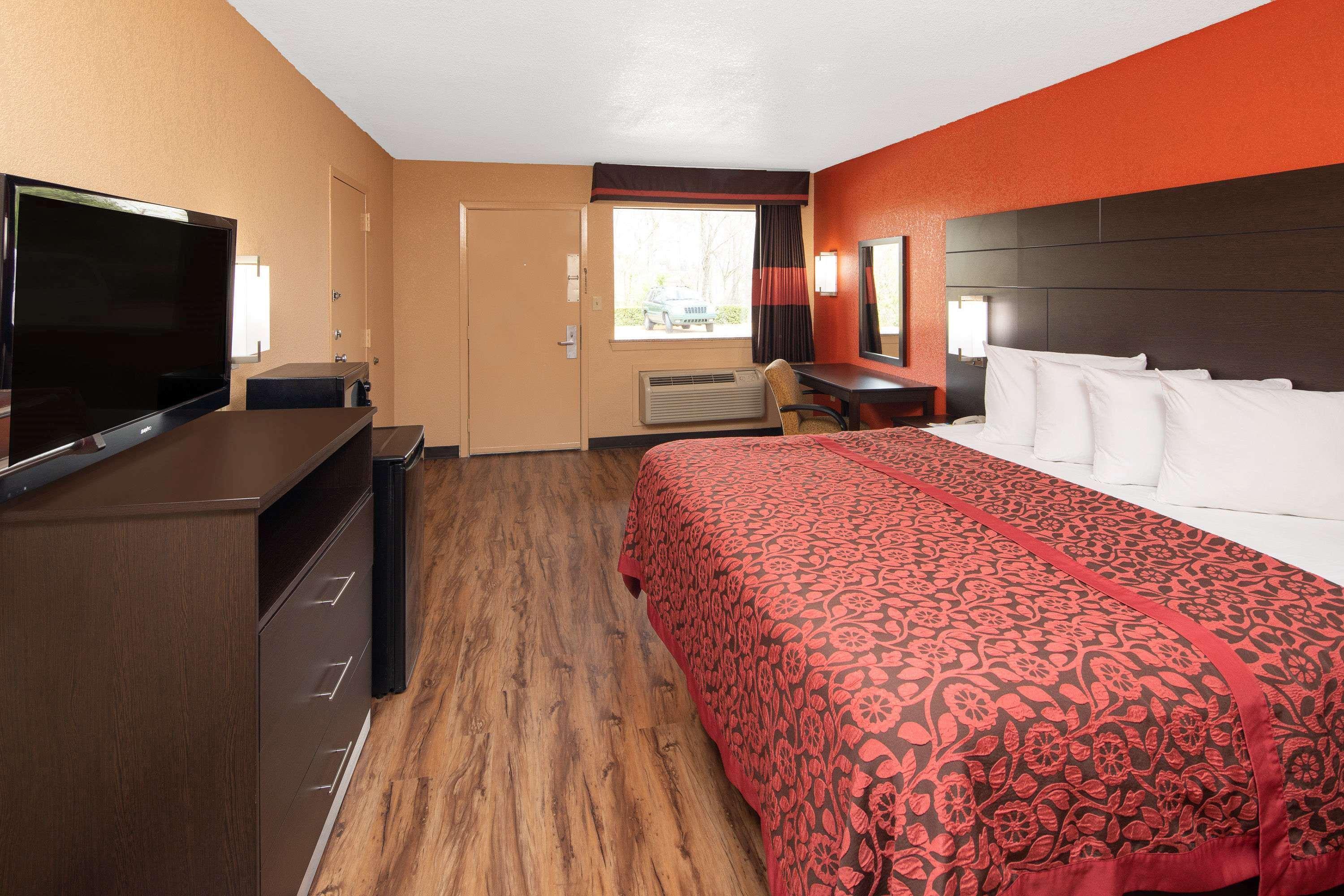 Days Inn By Wyndham Tupelo Bagian luar foto