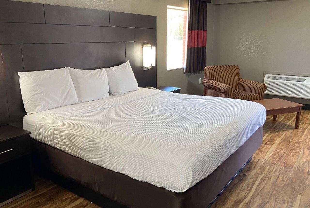 Days Inn By Wyndham Tupelo Bagian luar foto