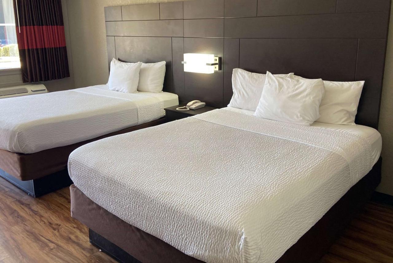Days Inn By Wyndham Tupelo Bagian luar foto