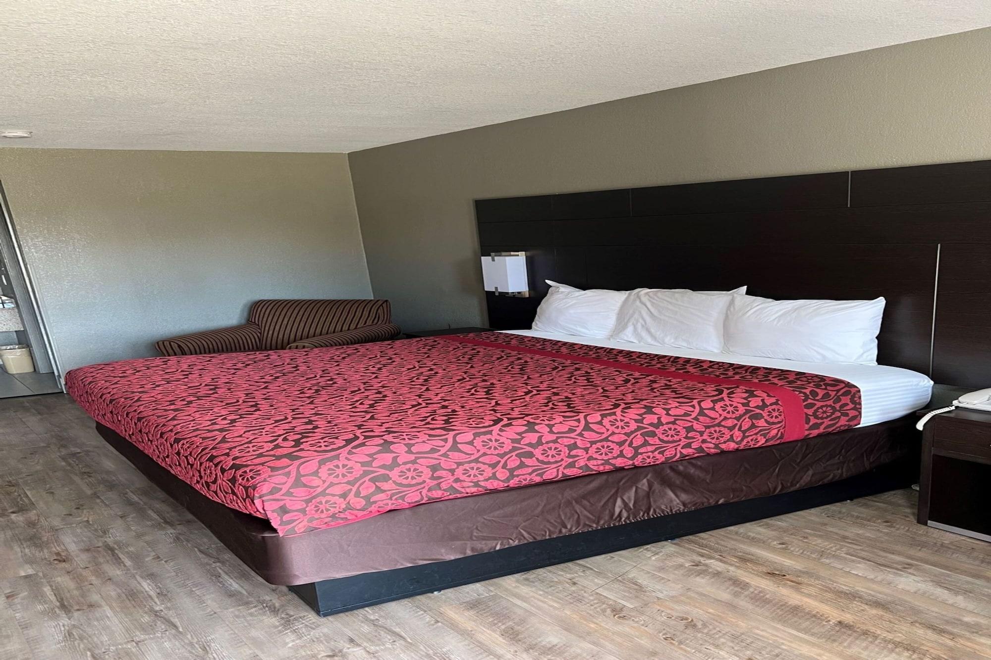 Days Inn By Wyndham Tupelo Bagian luar foto